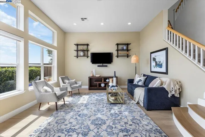 22284 E Lyndon Loop, Castro Valley, California 94552