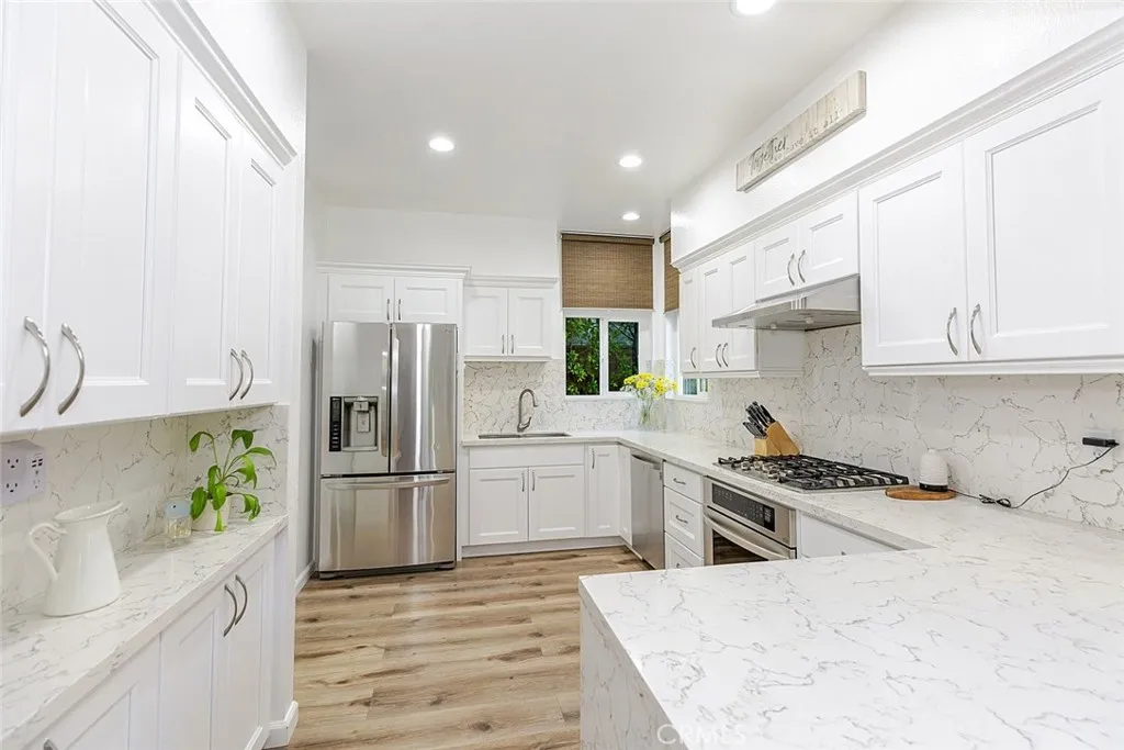 30030 Grandifloras Road, Canyon Country, California 91387 home-pic-9