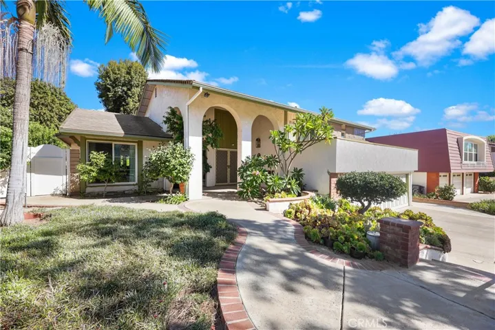 2116 Camino Centroloma, Fullerton, California 92833