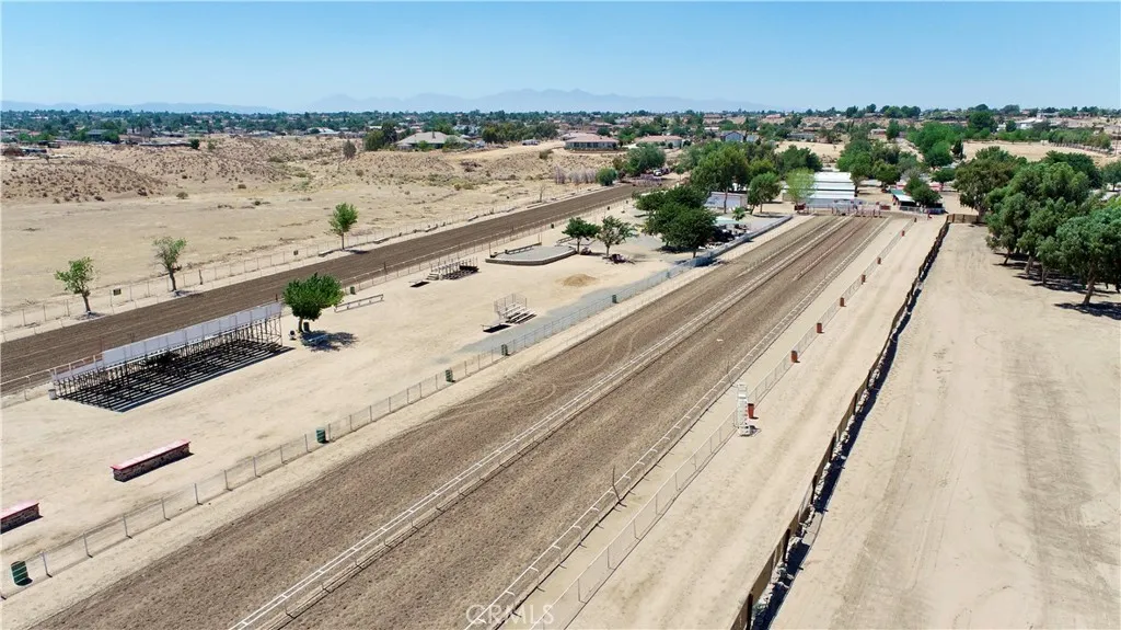 9983 Choiceana Avenue, Hesperia, California 92345 home-pic-4