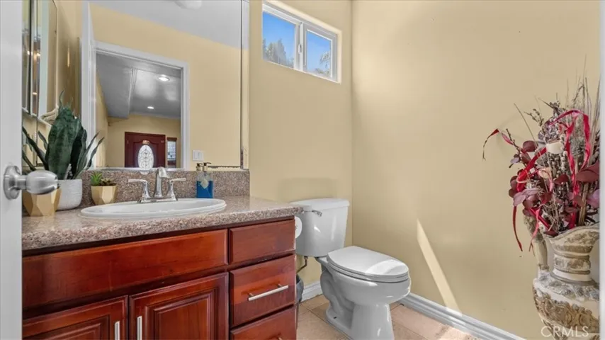 1/2 bath down stairs