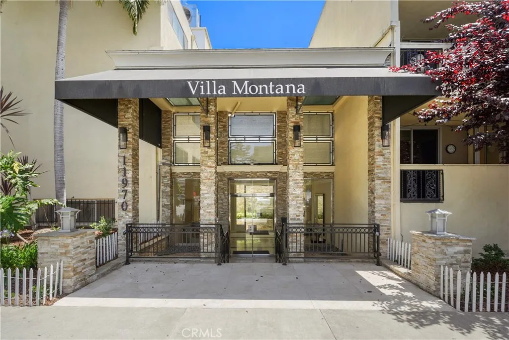 11970 Montana Avenue 102, Brentwood, California 90049, 2 Bedrooms Bedrooms, ,2 BathroomsBathrooms,Residential,For Sale,Montana,SR25214324