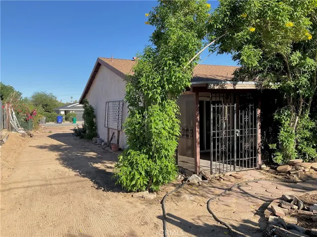 6042 Cahuilla Avenue, 29 Palms, California 92277