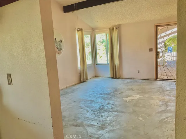 6042 Cahuilla Avenue, 29 Palms, California 92277