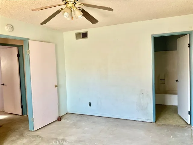 6042 Cahuilla Avenue, 29 Palms, California 92277