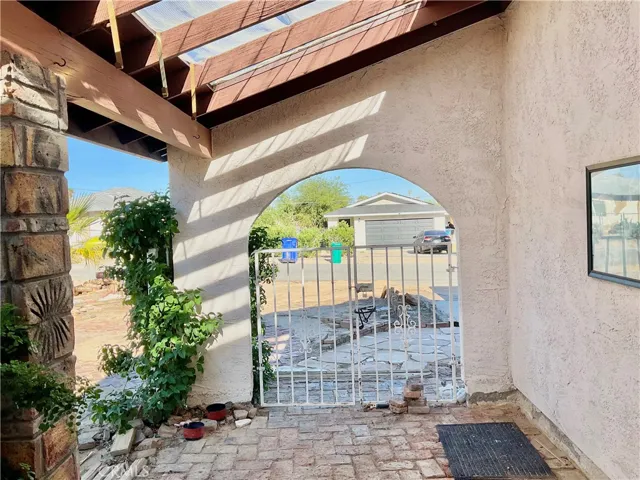 6042 Cahuilla Avenue, 29 Palms, California 92277