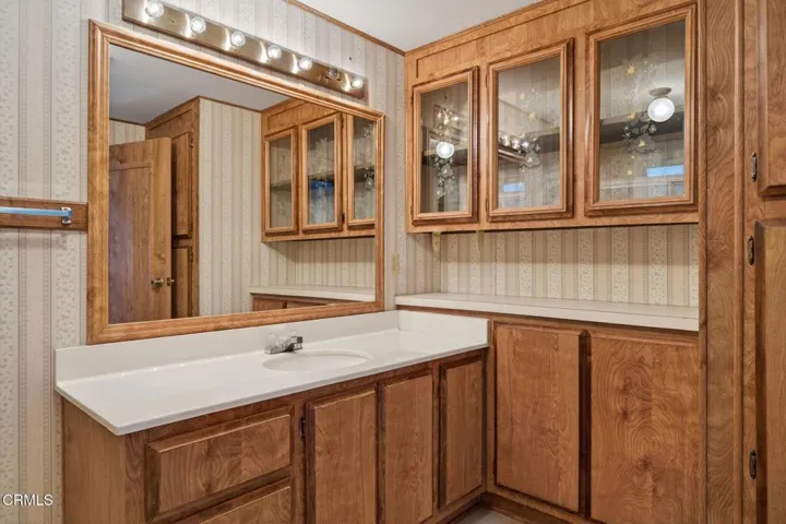 57-web-or-mls-UpmarketMedia_78P-037