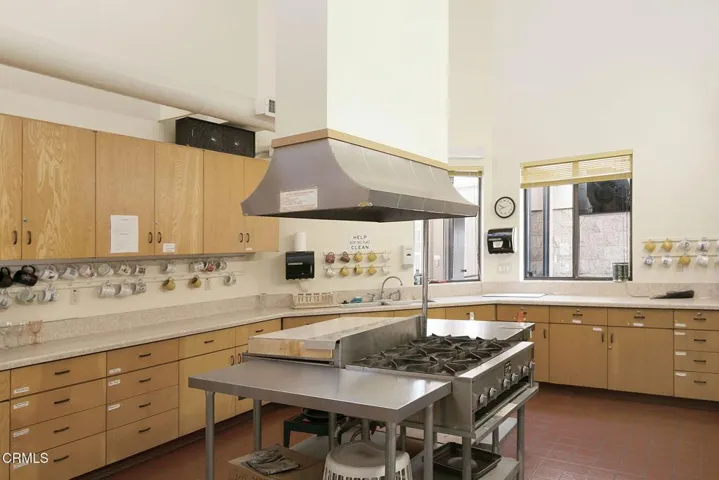 36-web-or-mls-Clubhouse Kitchen