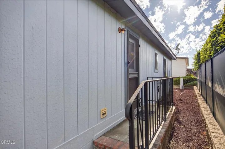 35-web-or-mls-017_UpmarketMedia_78 Poin-