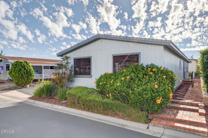 2-web-or-mls-011_UpmarketMedia_78 Poin-1