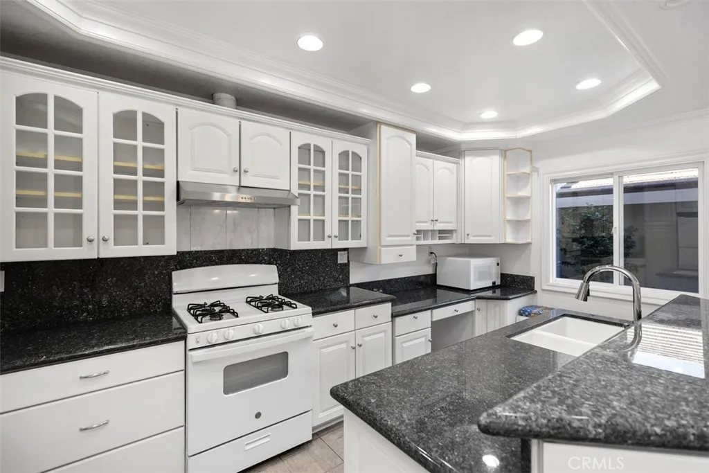 352 Fallingstar, Irvine, California 92614 home-pic-14