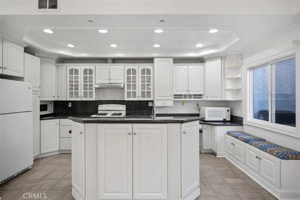 352 Fallingstar, Irvine, California 92614 home-pic-12