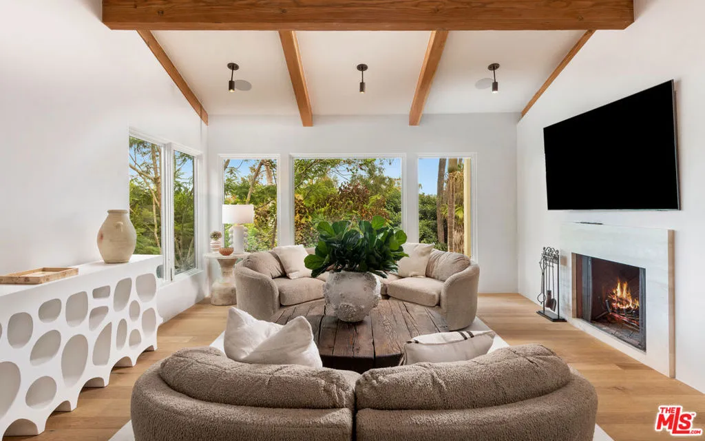 7046 Grasswood Avenue, Malibu, California 90265 home-pic-6