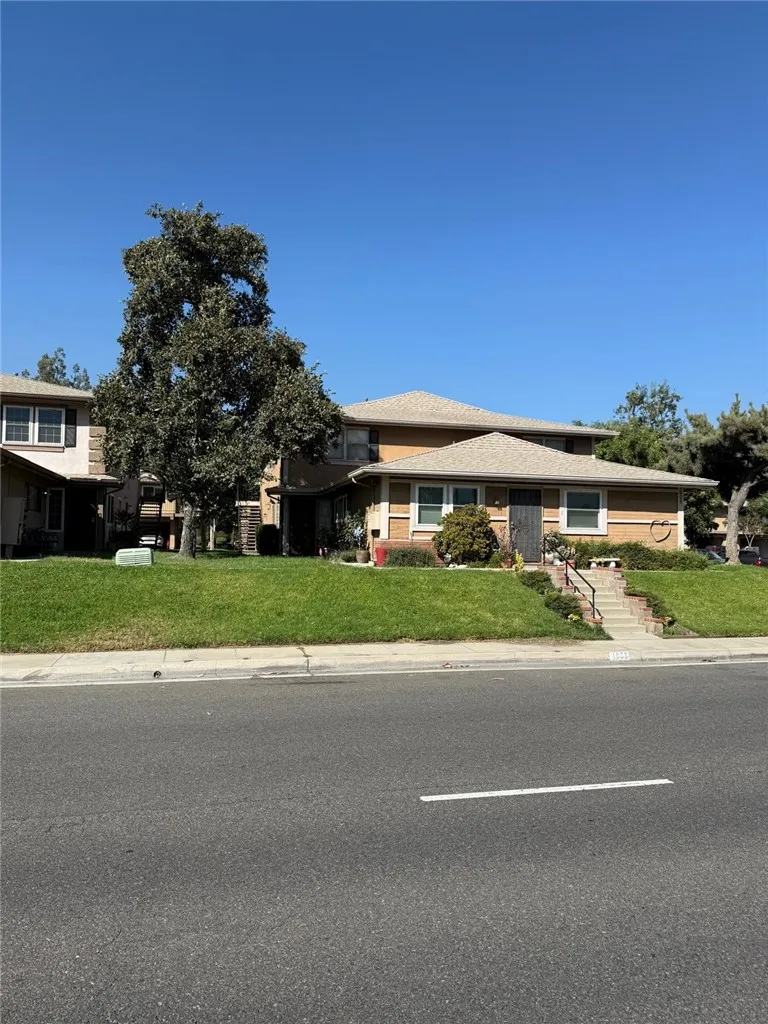 1005 W Sierra Madre Avenue 2, Azusa, California 91702 home-pic-0