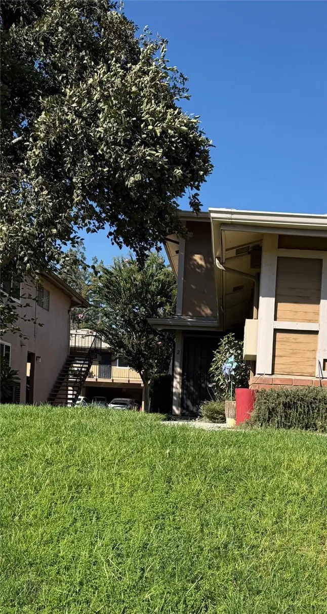 1005 W Sierra Madre Avenue 2, Azusa, California 91702 home-pic-2