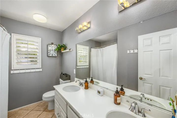 Upstairs hall bath with dual sinks