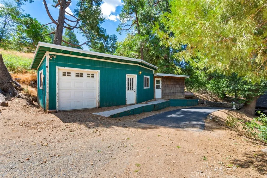 39065 Oak Glen Road, Oak Glen, California 92399 home-pic-36