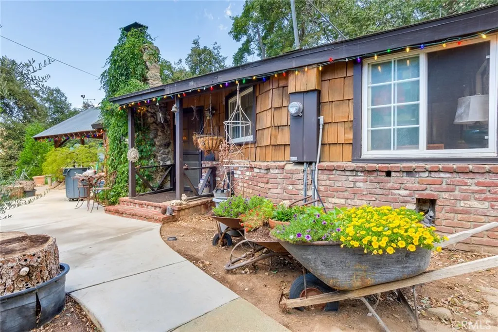 39065 Oak Glen Road, Oak Glen, California 92399 home-pic-9