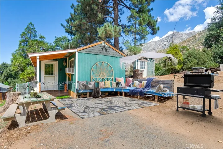 Guest cabin w/ staged items on a built-in sitting area