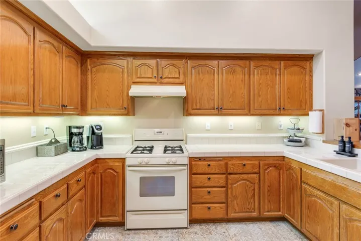 kitchen, lots of counter space