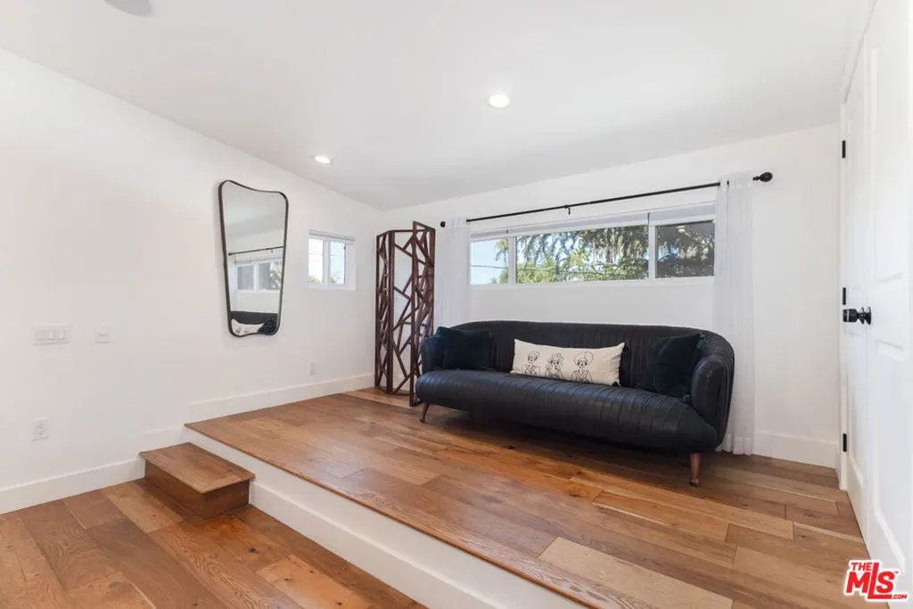 5433 Tampa Avenue, Tarzana, California 91356 home-pic-19