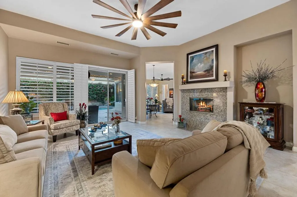 11 Hillcrest Drive, Palm Desert, California 92260 home-pic-13