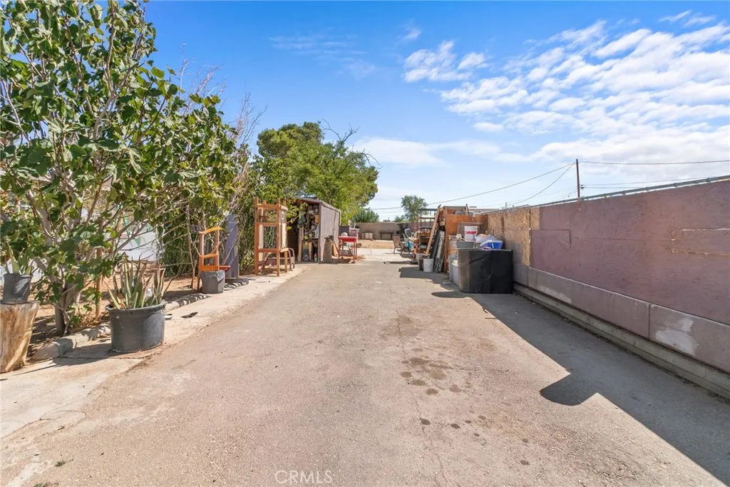 12037 Lee Ave, Adelanto, California 92301 home-pic-2
