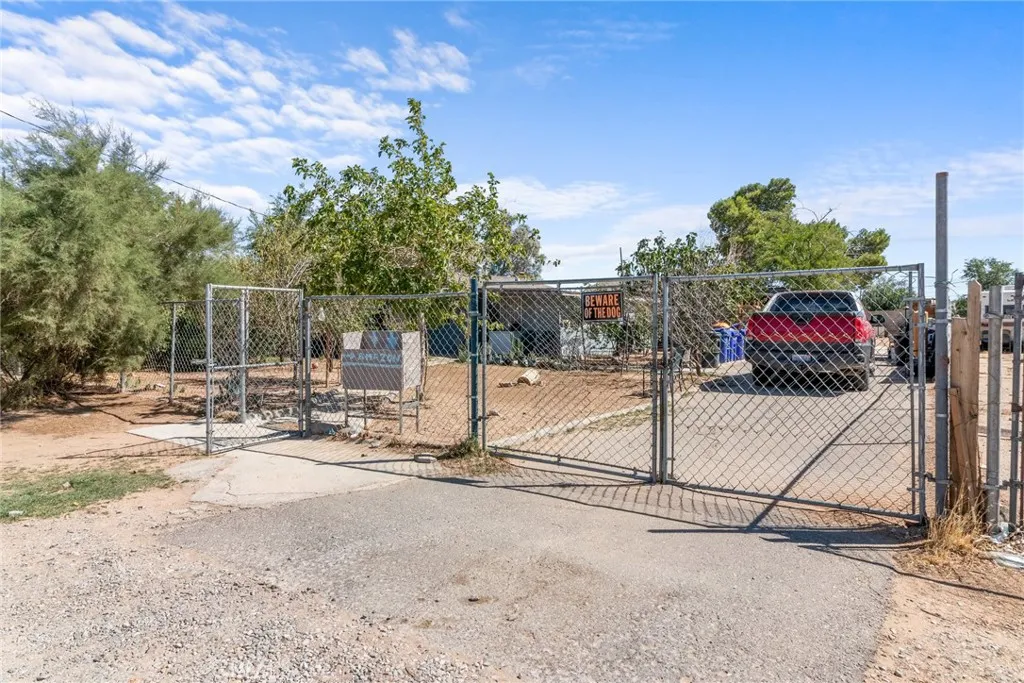 12037 Lee Ave, Adelanto, California 92301 home-pic-5