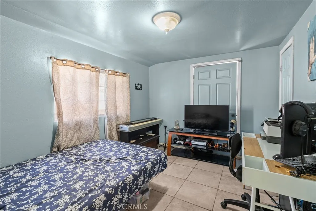 12037 Lee Ave, Adelanto, California 92301 home-pic-19
