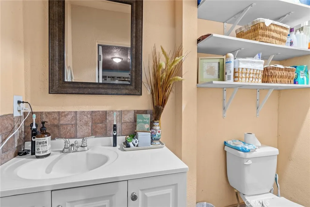 12037 Lee Ave, Adelanto, California 92301 home-pic-20