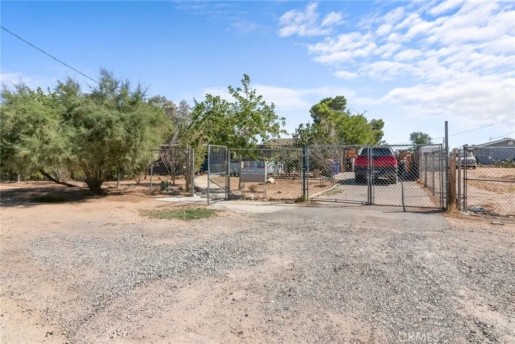 12037 Lee Ave, Adelanto, California 92301 home-pic-4