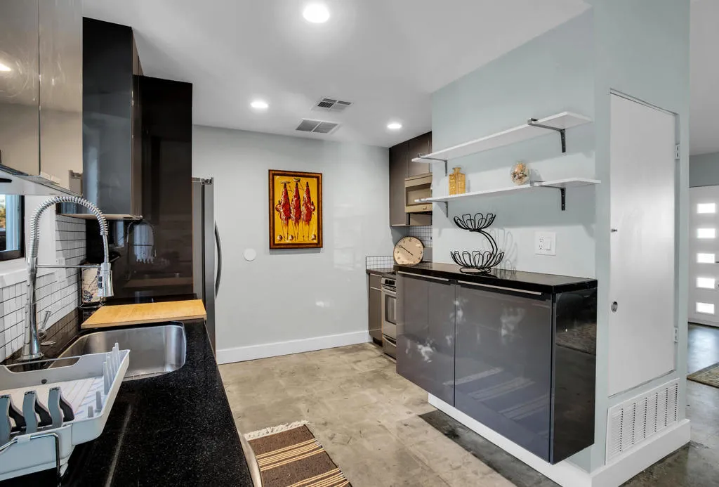 38565 Charlesworth Drive, Cathedral City, California 92234 home-pic-16