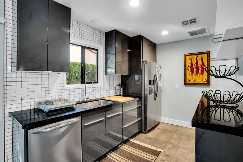 38565 Charlesworth Drive, Cathedral City, California 92234 home-pic-17