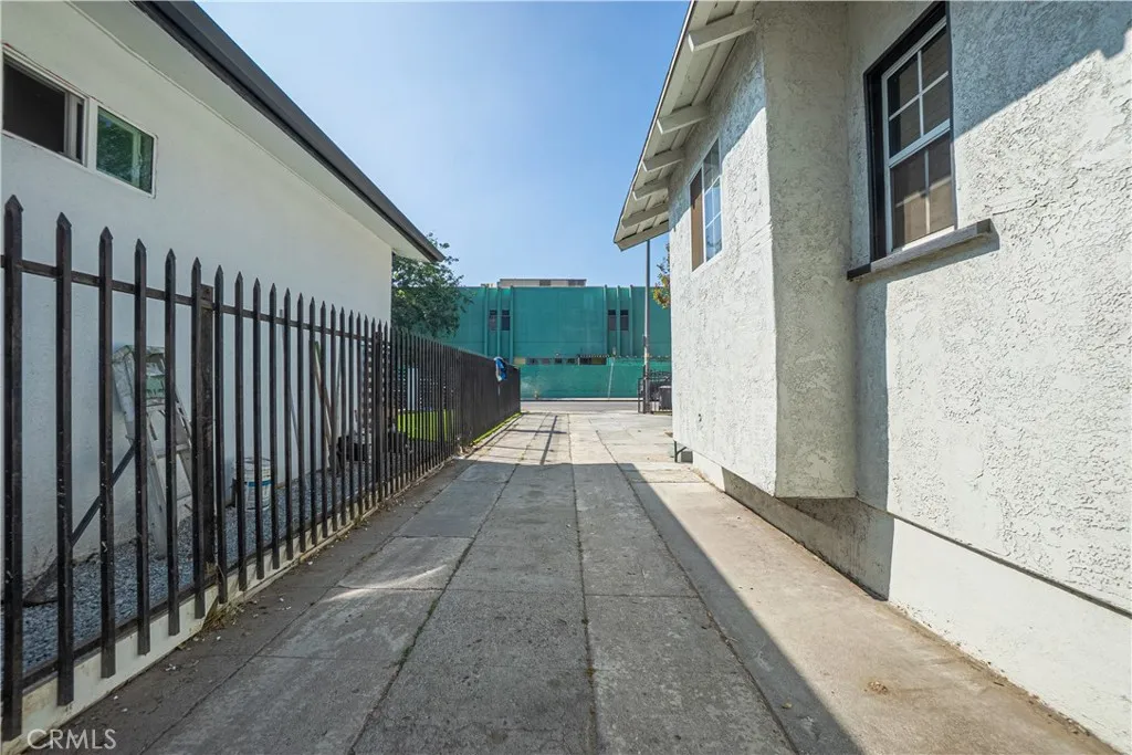 201 W 75th Street, Los Angeles, California 90003 home-pic-11