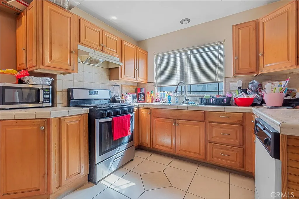 201 W 75th Street, Los Angeles, California 90003 home-pic-15