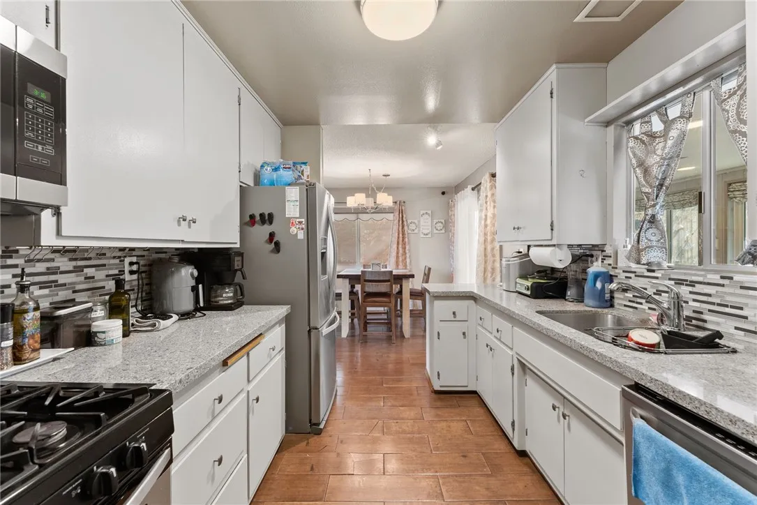 5203 Desert View Drive, Wrightwood, California 92397 home-pic-6