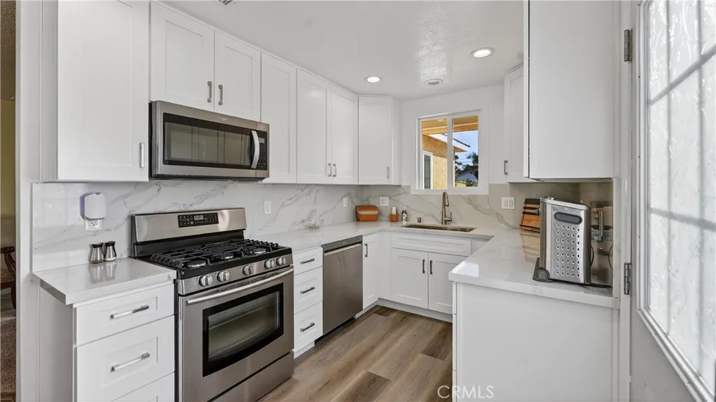 1107 W 210th Street, Torrance, California 90502 home-pic-15