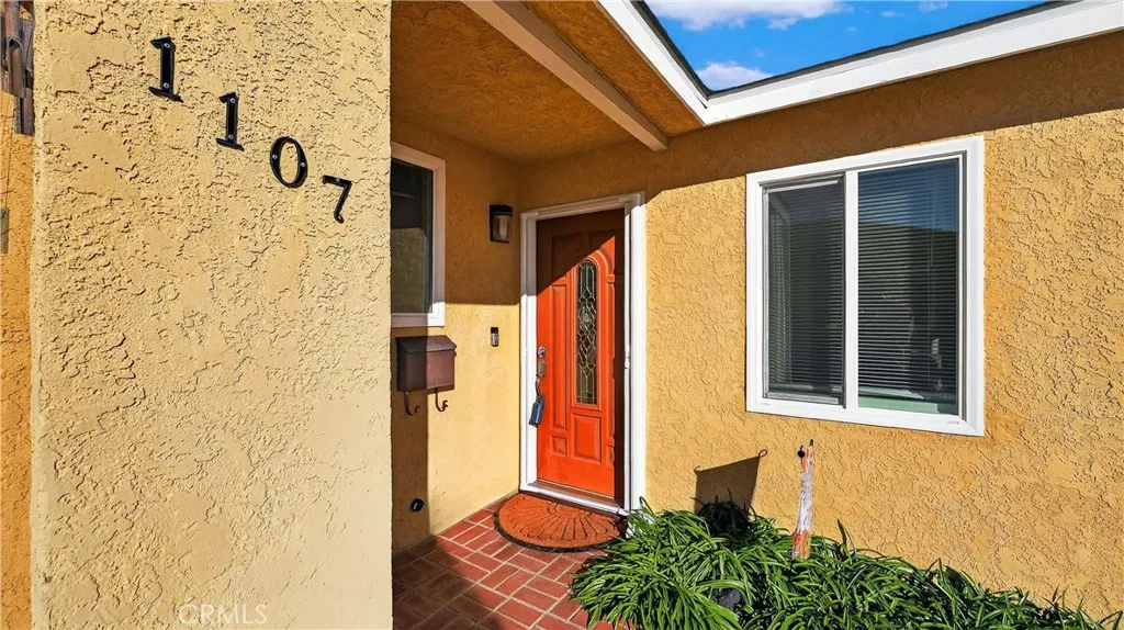 1107 W 210th Street, Torrance, California 90502 home-pic-2