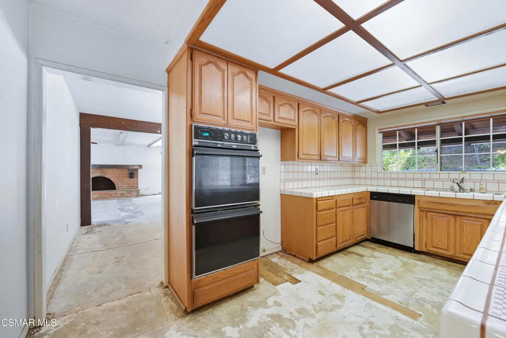 24910 John Fremont Road, Hidden Hills, California 91302 home-pic-22