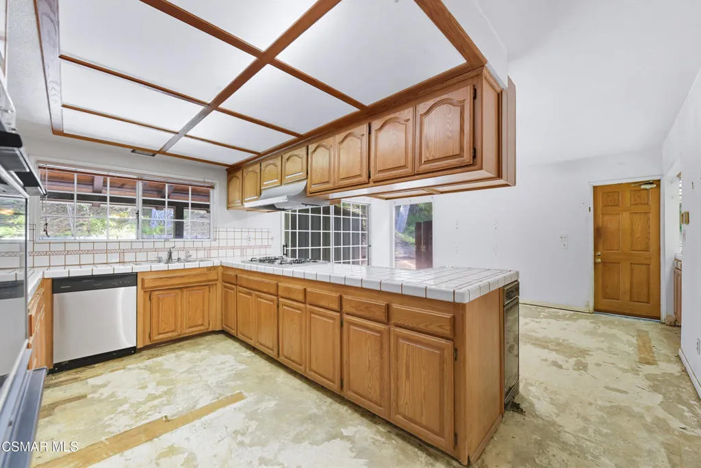 24910 John Fremont Road, Hidden Hills, California 91302 home-pic-18