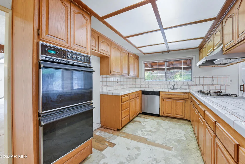 24910 John Fremont Road, Hidden Hills, California 91302 home-pic-23