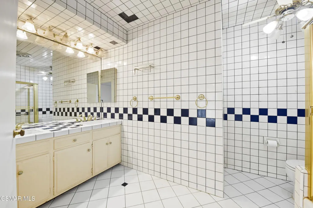 24910 John Fremont Road, Hidden Hills, California 91302 home-pic-33