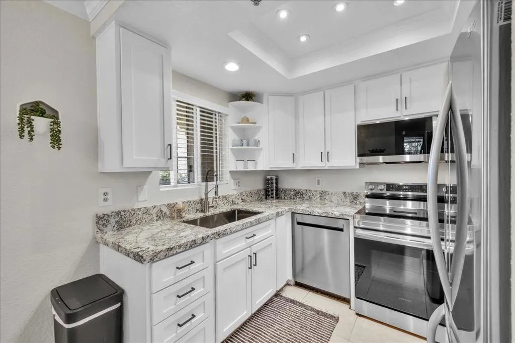 2700 Lawrence Crossley Road 83, Palm Springs, California 92264 home-pic-12