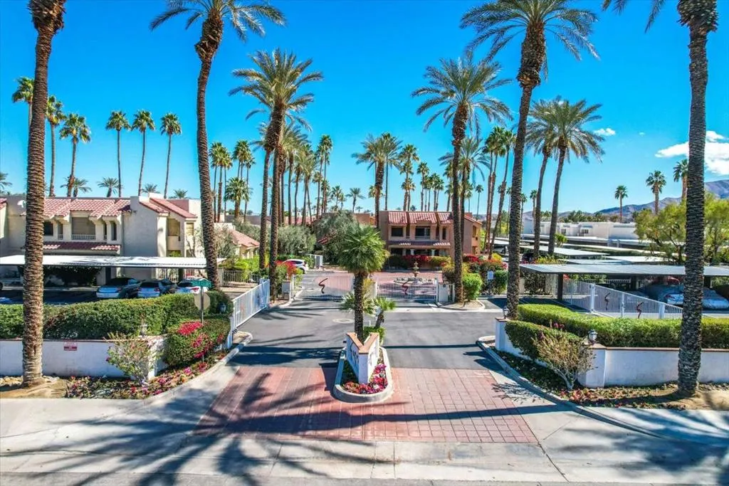 2700 Lawrence Crossley Road 83, Palm Springs, California 92264 home-pic-45