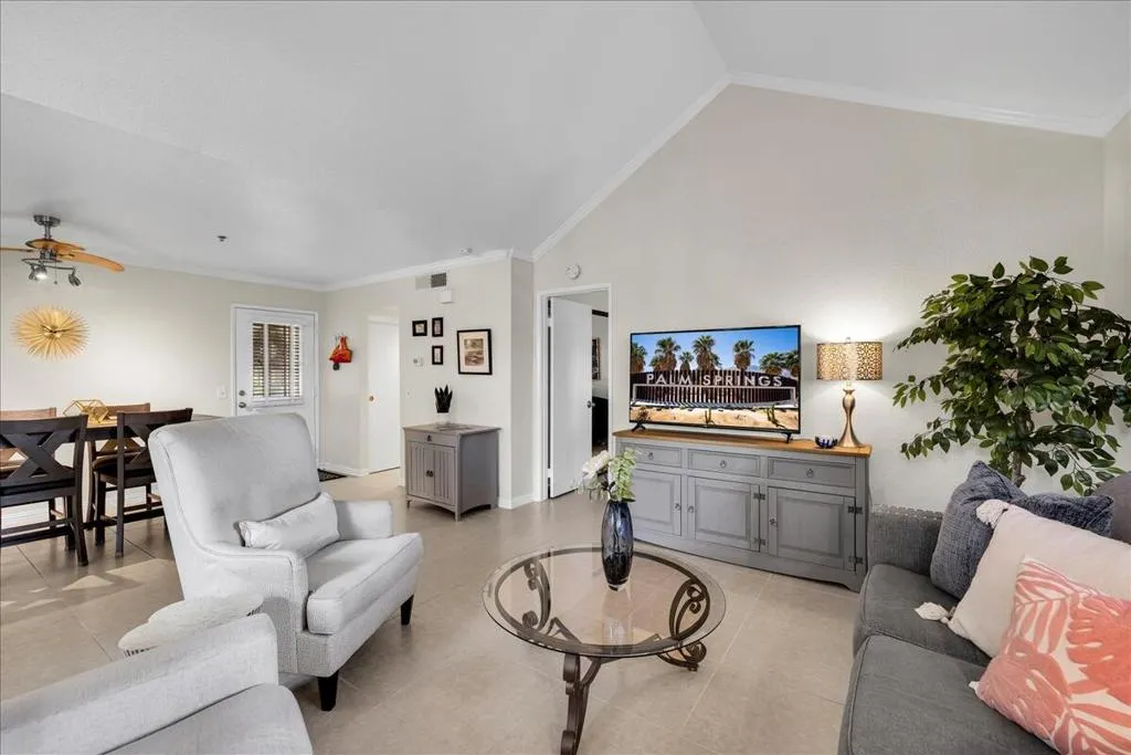 2700 Lawrence Crossley Road 83, Palm Springs, California 92264 home-pic-2