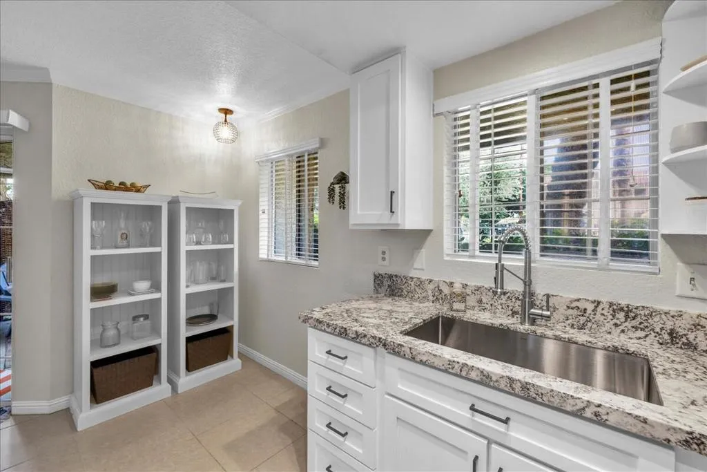 2700 Lawrence Crossley Road 83, Palm Springs, California 92264 home-pic-14
