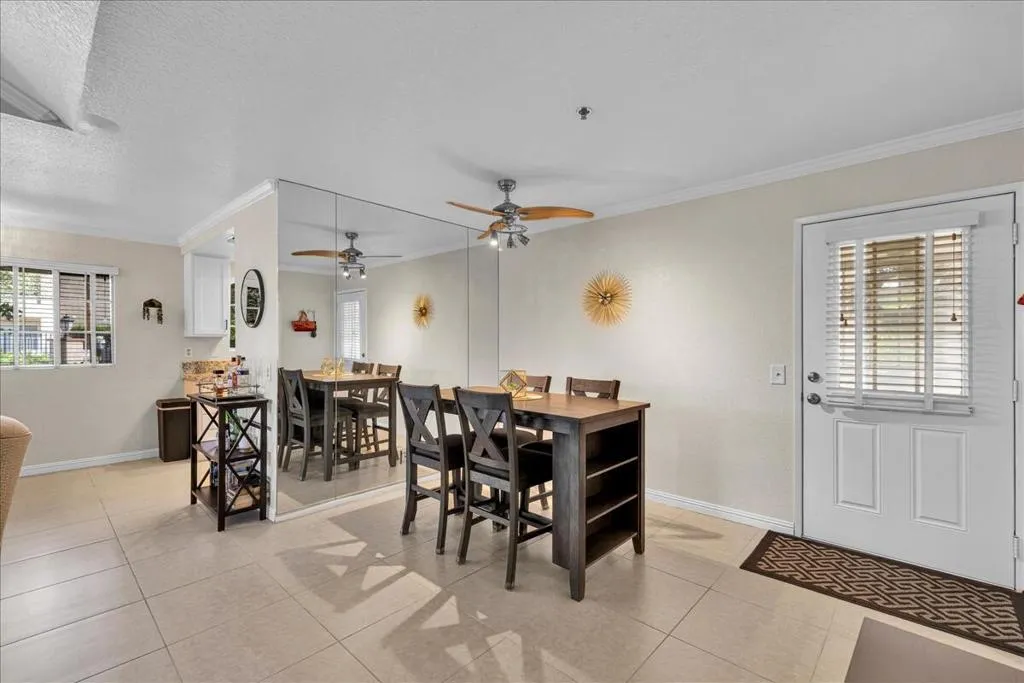 2700 Lawrence Crossley Road 83, Palm Springs, California 92264 home-pic-7