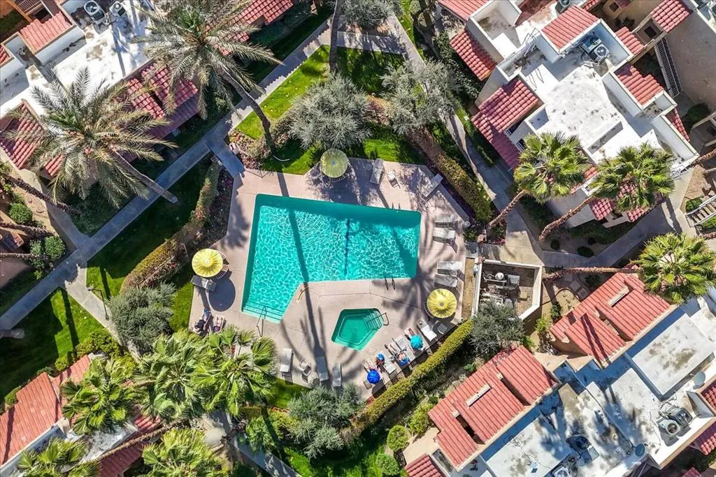 2700 Lawrence Crossley Road 83, Palm Springs, California 92264 home-pic-47