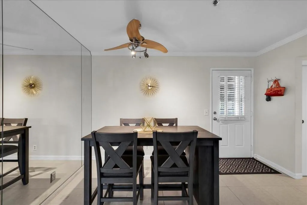 2700 Lawrence Crossley Road 83, Palm Springs, California 92264 home-pic-8