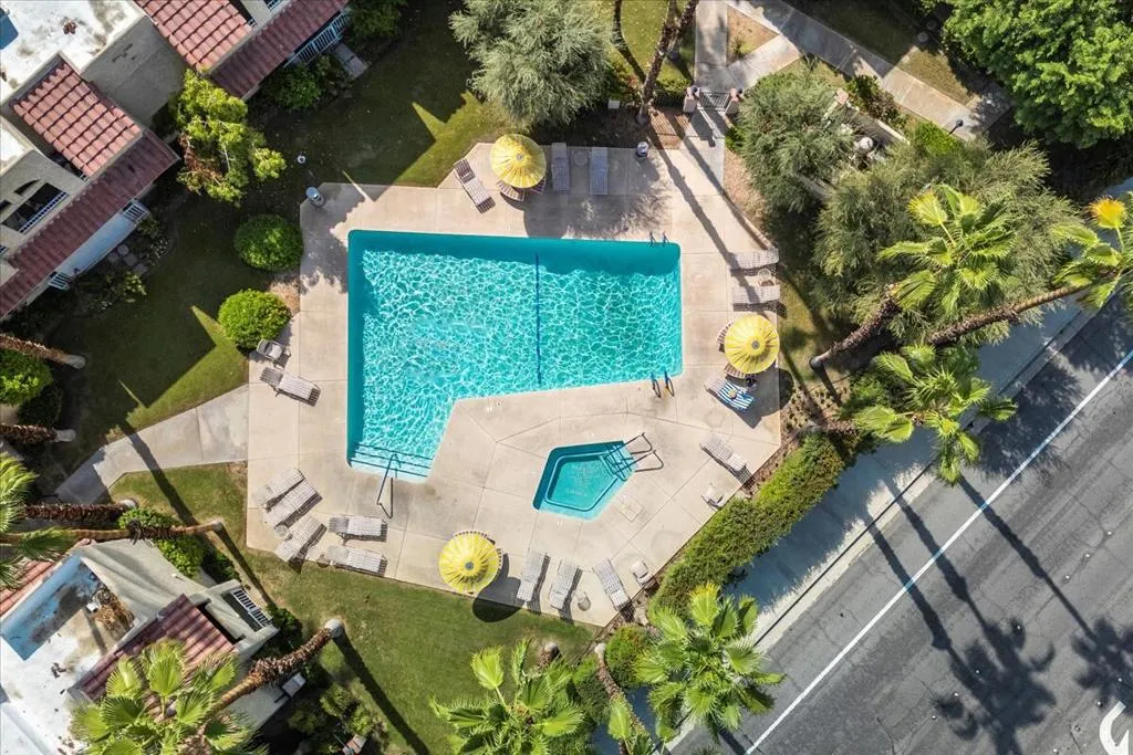 2700 Lawrence Crossley Road 83, Palm Springs, California 92264 home-pic-37